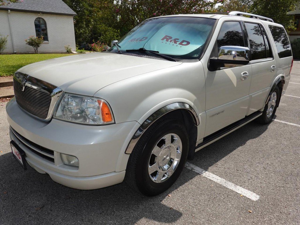 Used 2005 Lincoln Navigator Luxury image 3