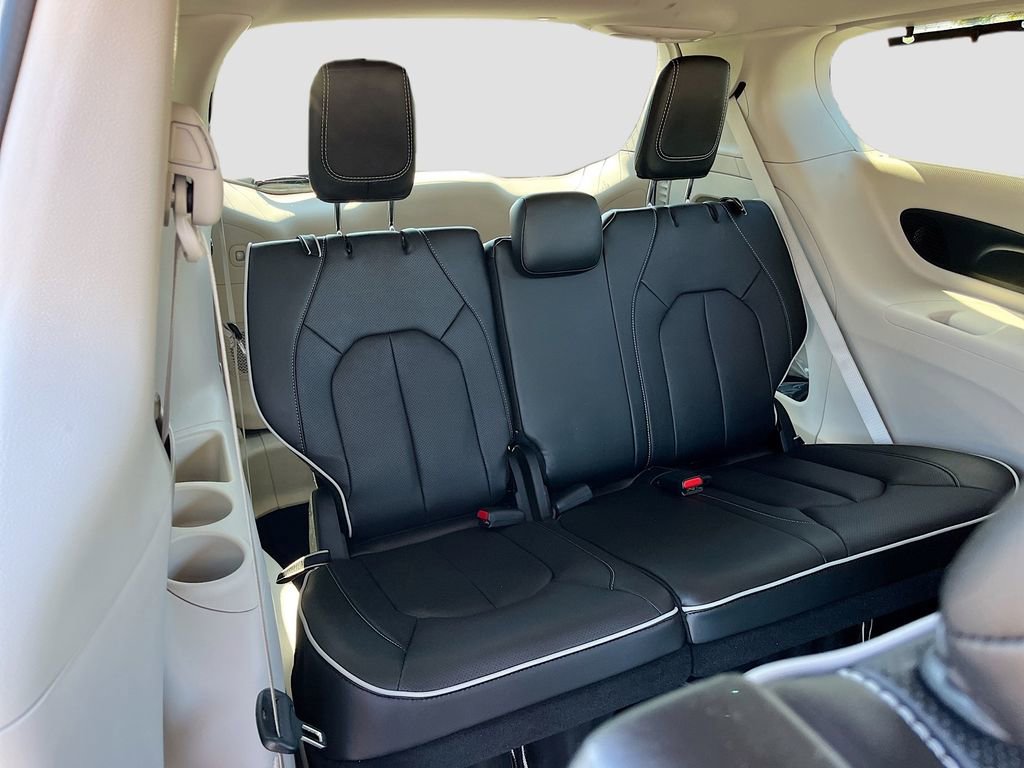 Used 2024 Chrysler Pacifica Limited w/ Trailer Tow Group image 27