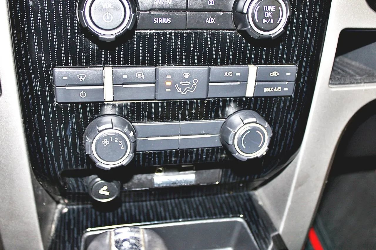 Used 2010 Ford F150 Lariat image 17