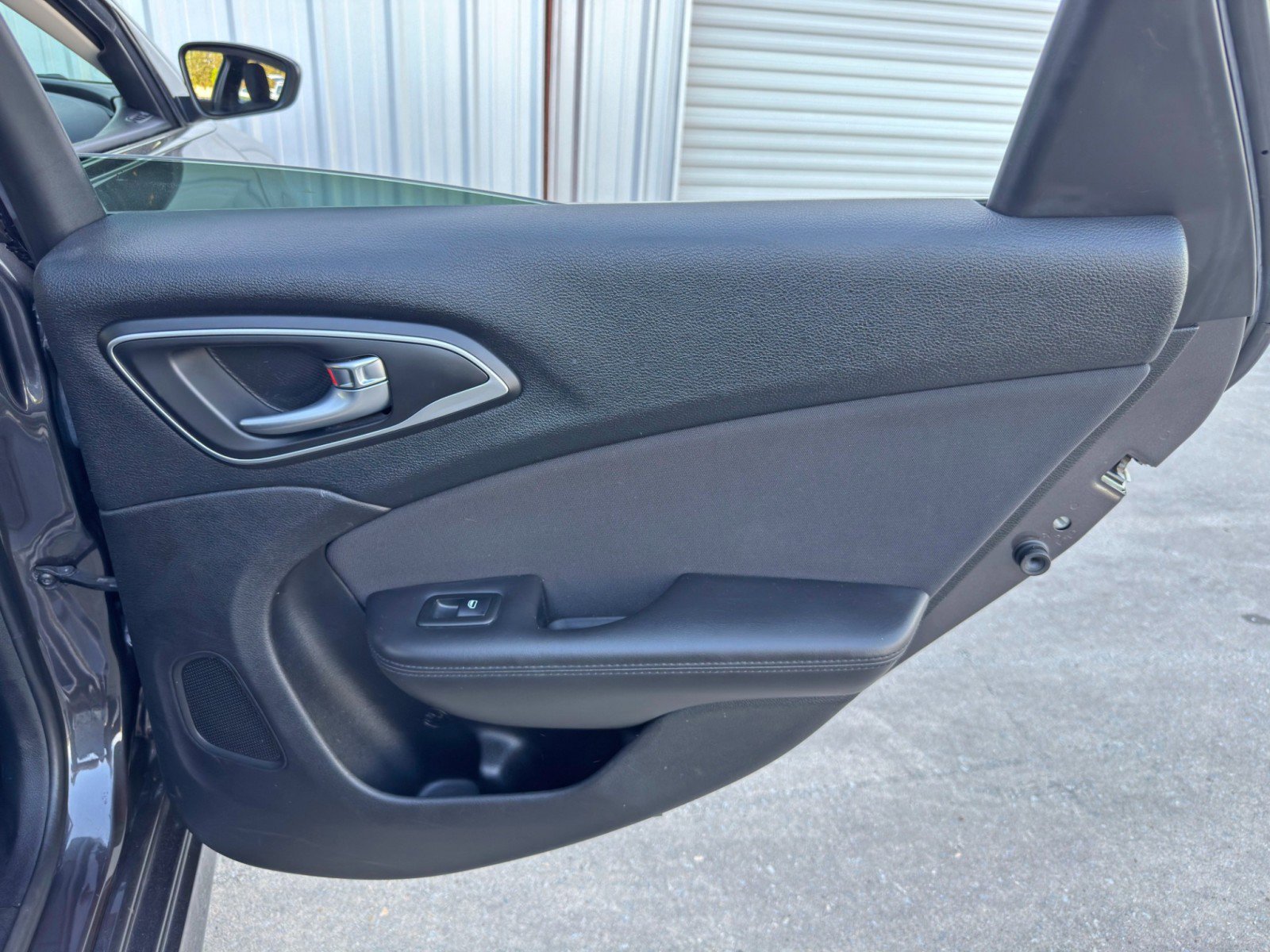 Used 2015 Chrysler 200 Limited w/ Convenience Group image 37