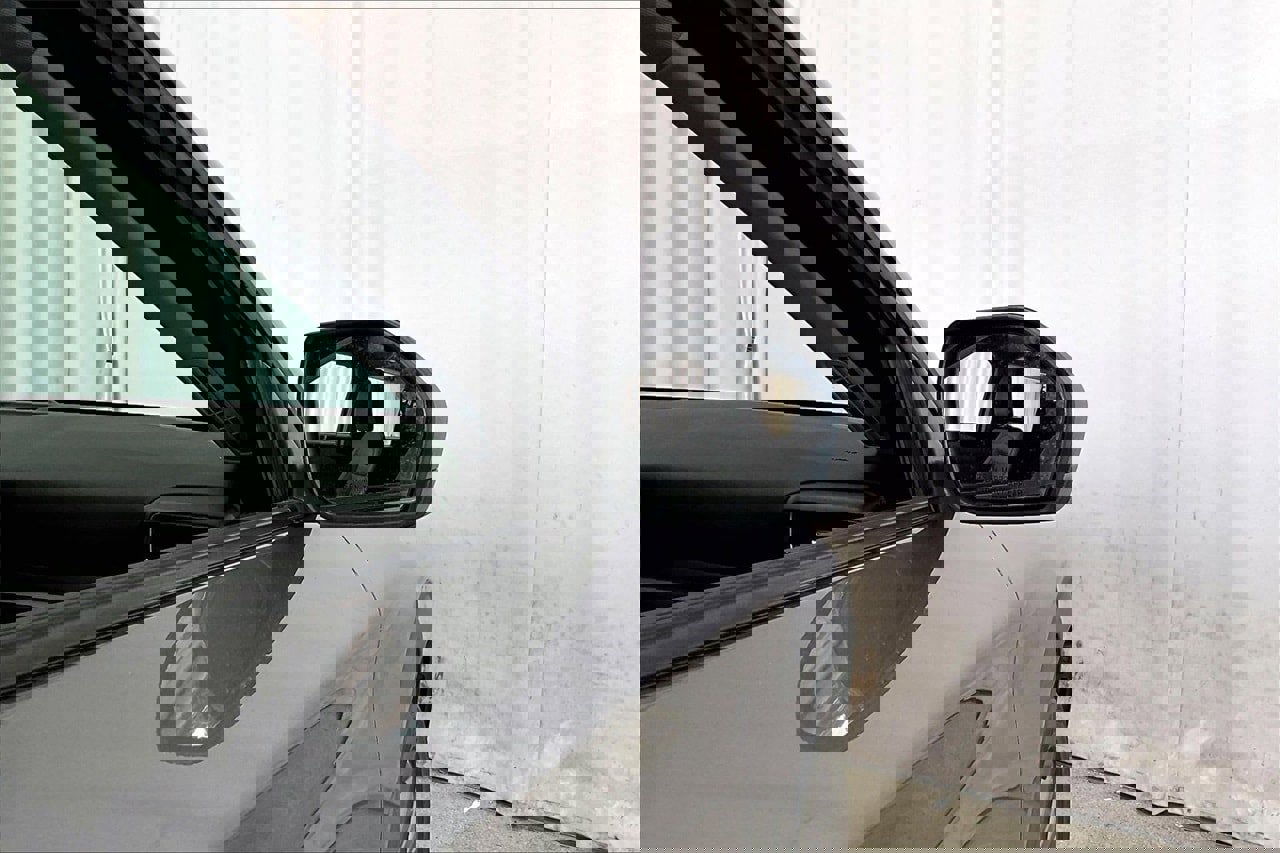 Used 2021 Ford Explorer XLT w/ Equipment Group 202A image 11