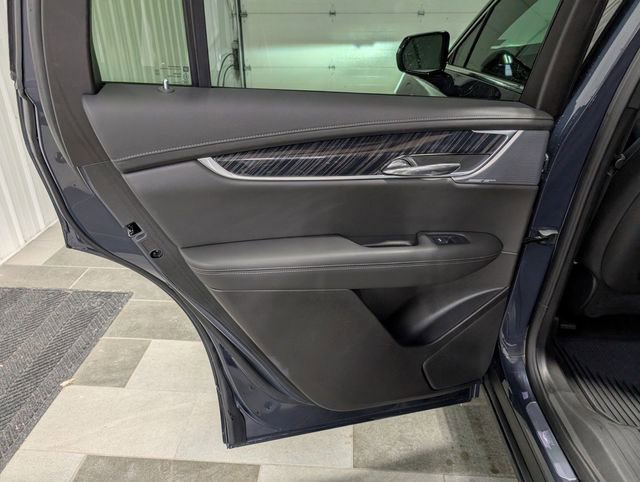 Used 2024 Cadillac XT6 Premium Luxury w/ Technology Package image 9