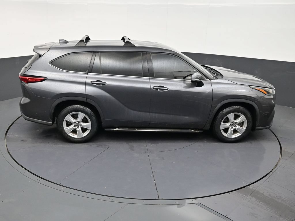 Used 2021 Toyota Highlander L FWD image 16
