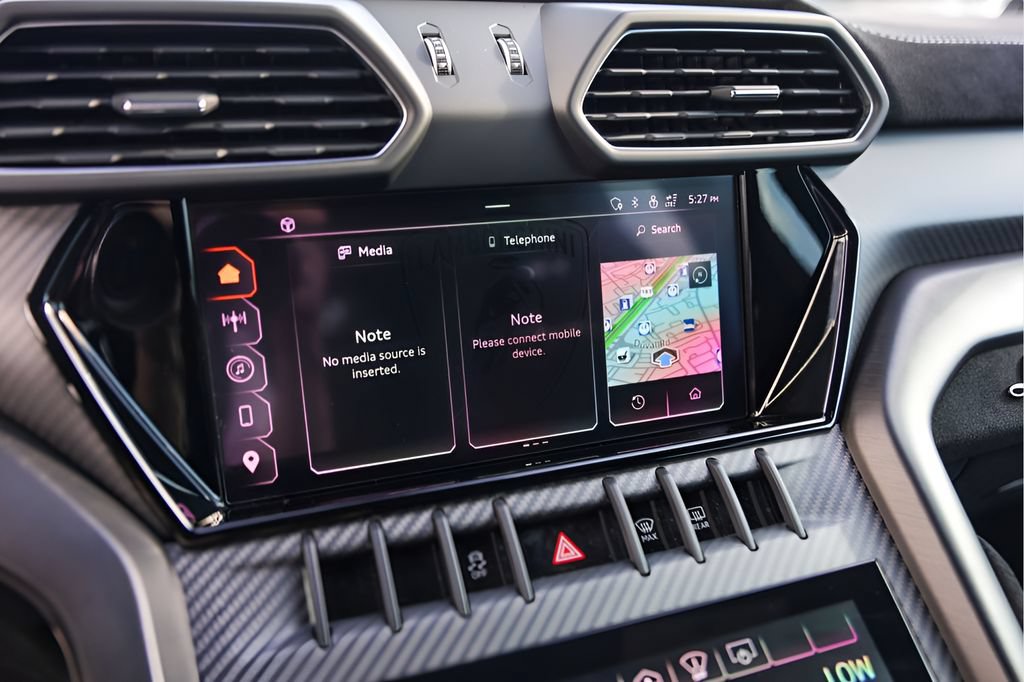Used 2024 Lamborghini Urus Performante AWD/4WD image 21