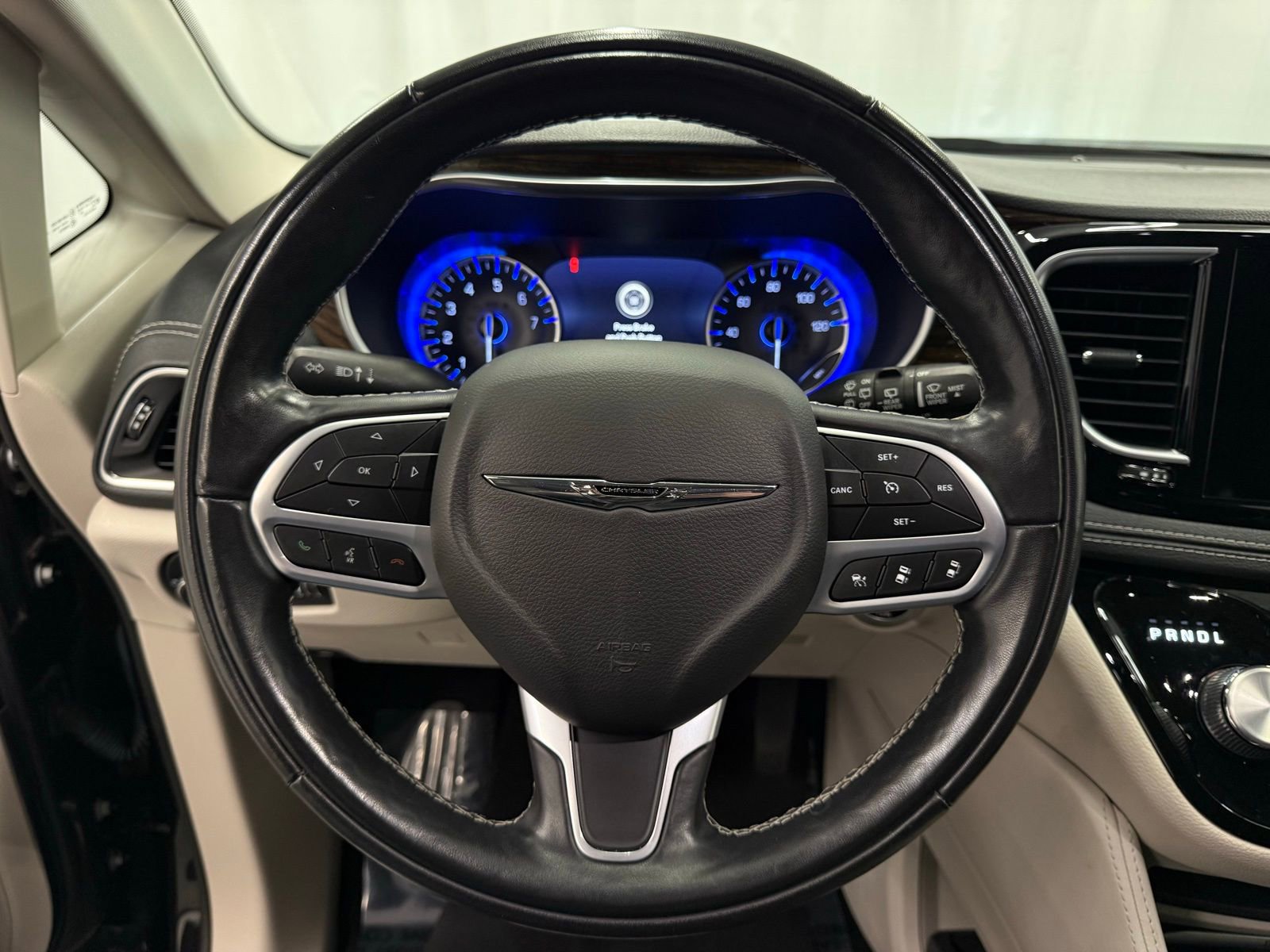 Used 2022 Chrysler Pacifica Limited image 12