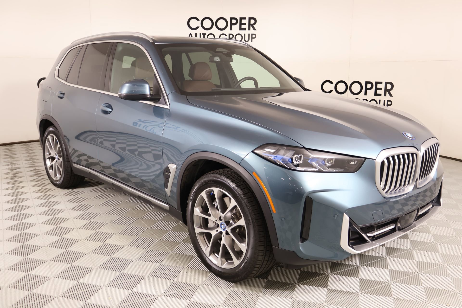 Certified 2024 BMW X5 xDrive50e w/ Premium Package AWD/4WD image 1
