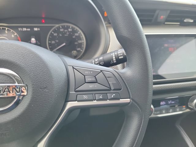 Used 2018 Nissan Kicks SV FWD image 19