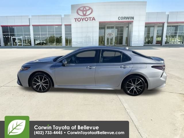 Used 2023 Toyota Camry SE video 2