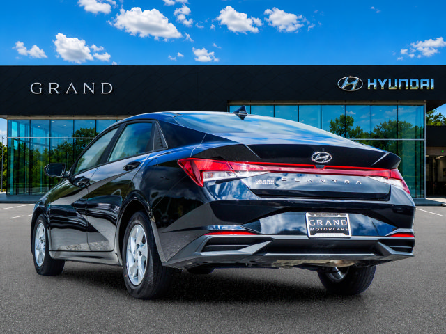 Used 2023 Hyundai Elantra SE FWD image 4