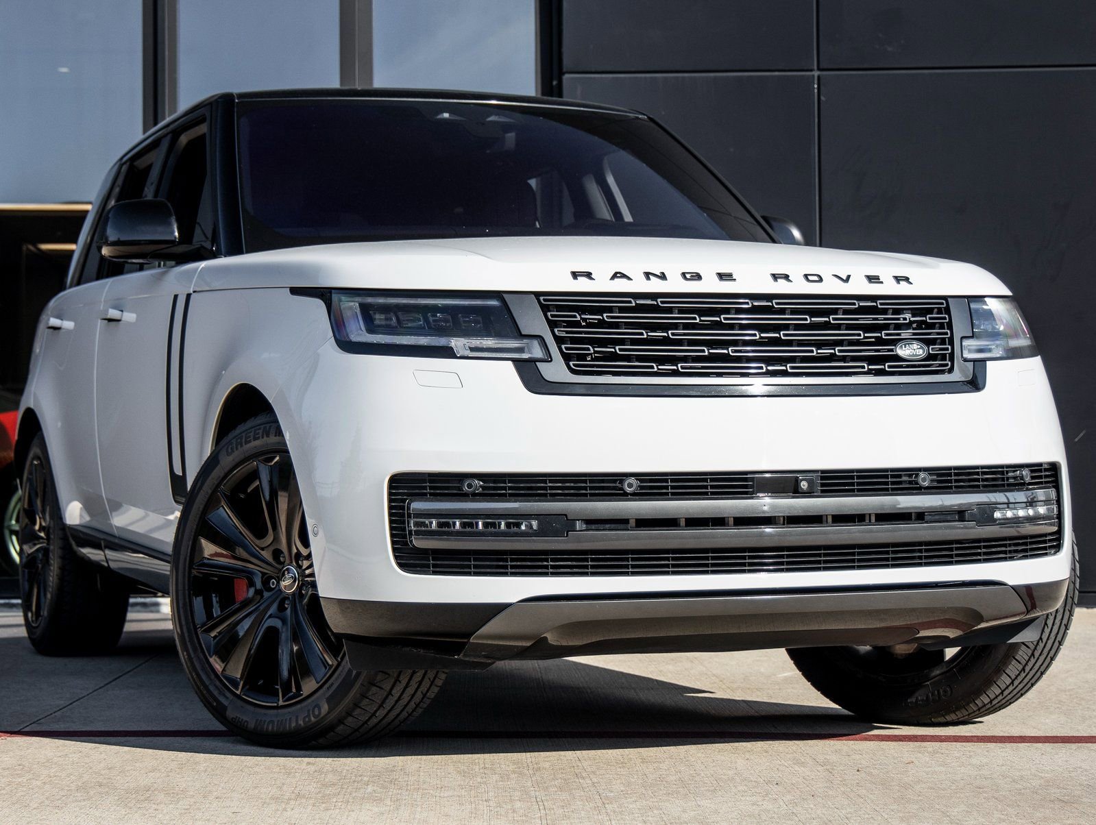 Used 2023 Land Rover Range Rover Autobiography image 2