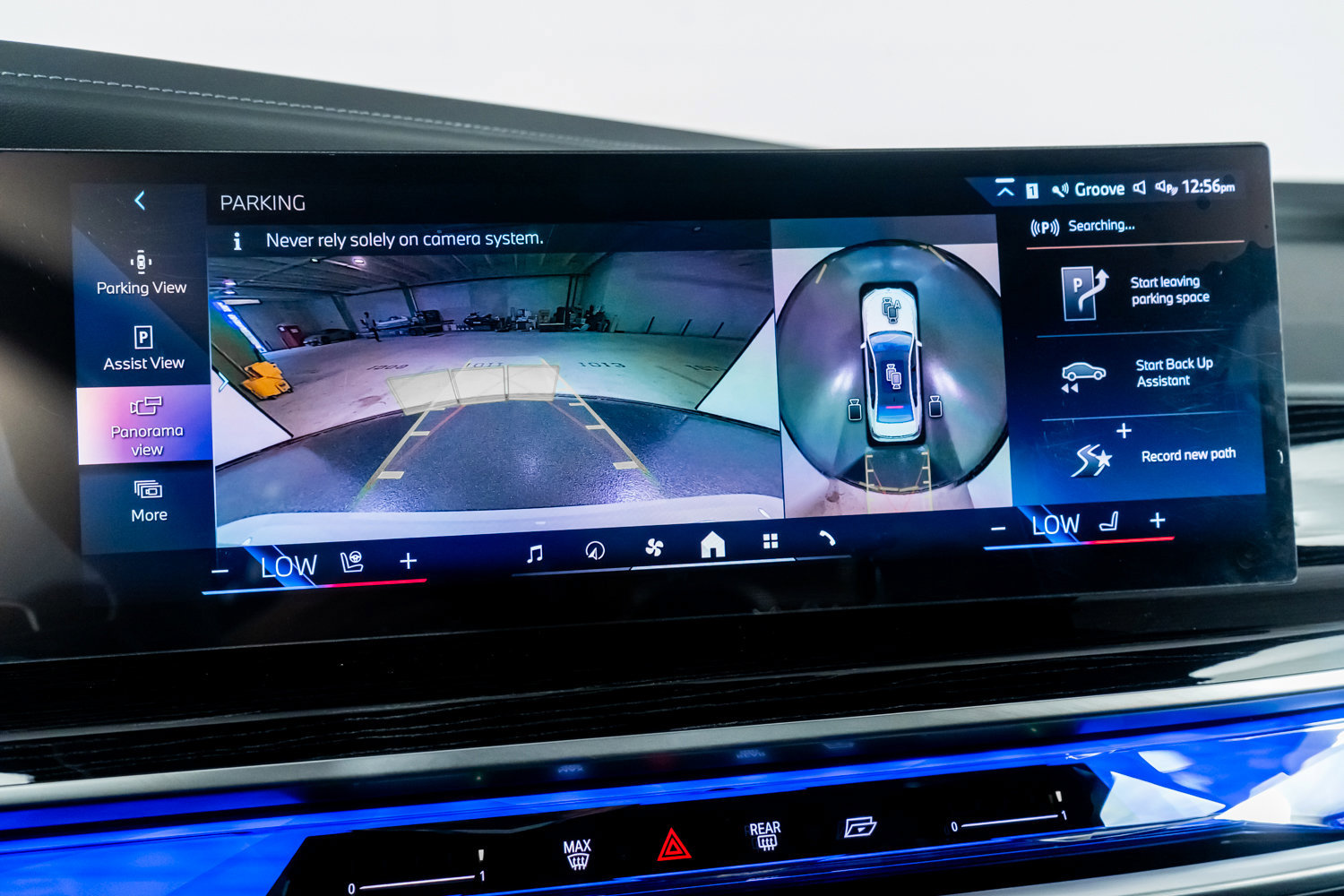 Used 2025 BMW 740i w/ Premium Package RWD image 40