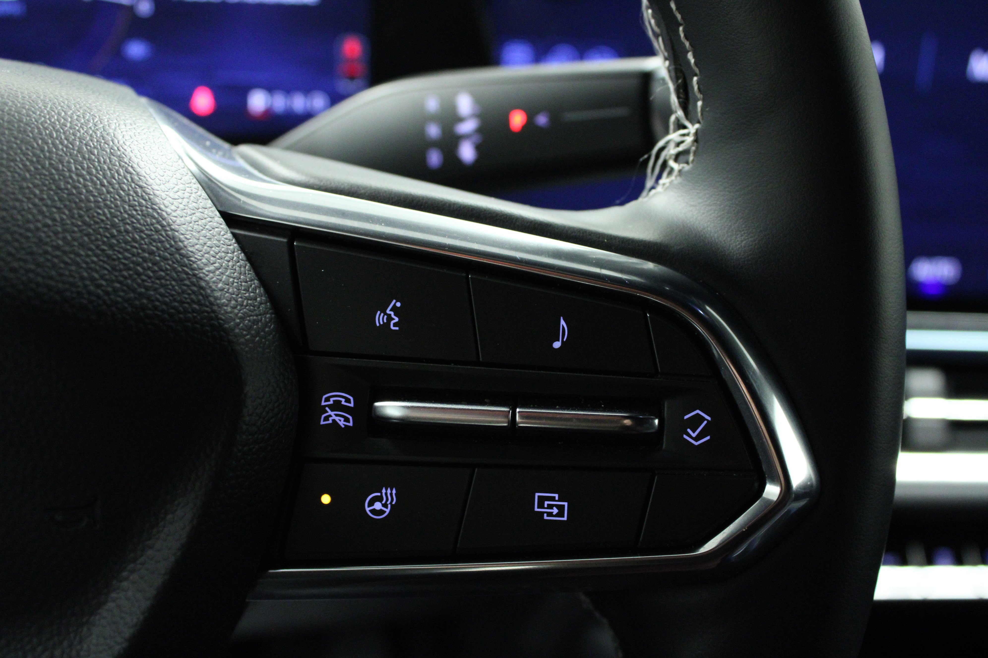 Used 2025 Chevrolet Equinox EV LT w/ Convenience Package image 21