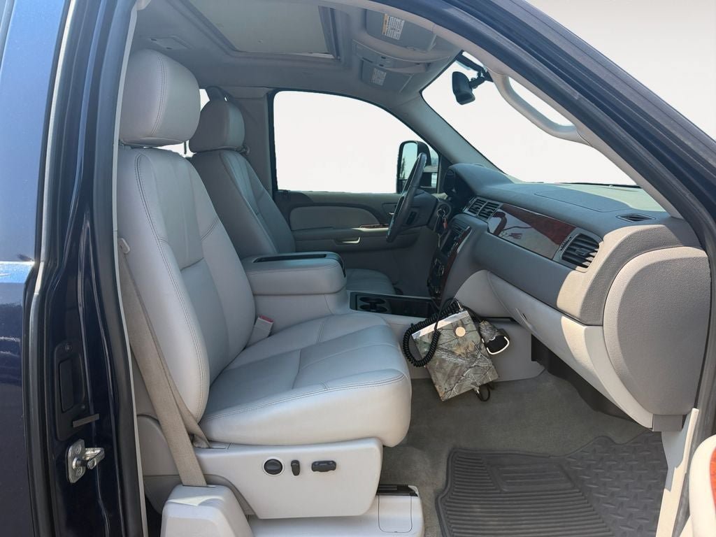 Used 2009 Chevrolet Silverado 2500 LTZ w/ Safety Package AWD/4WD image 24