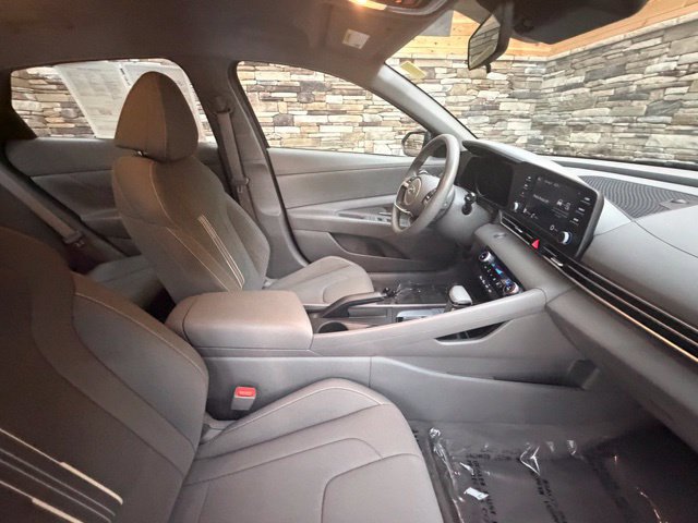 Certified 2023 Hyundai Elantra SEL w/ Preferred Accessory Package FWD image 16