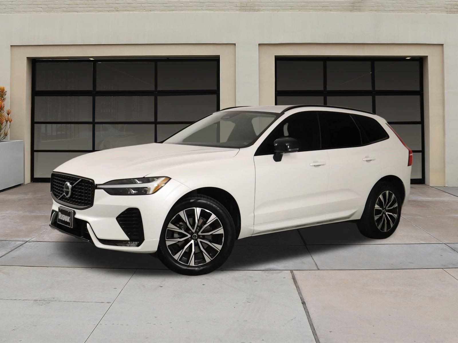 Certified 2024 Volvo XC60 B5 Core AWD/4WD image 3