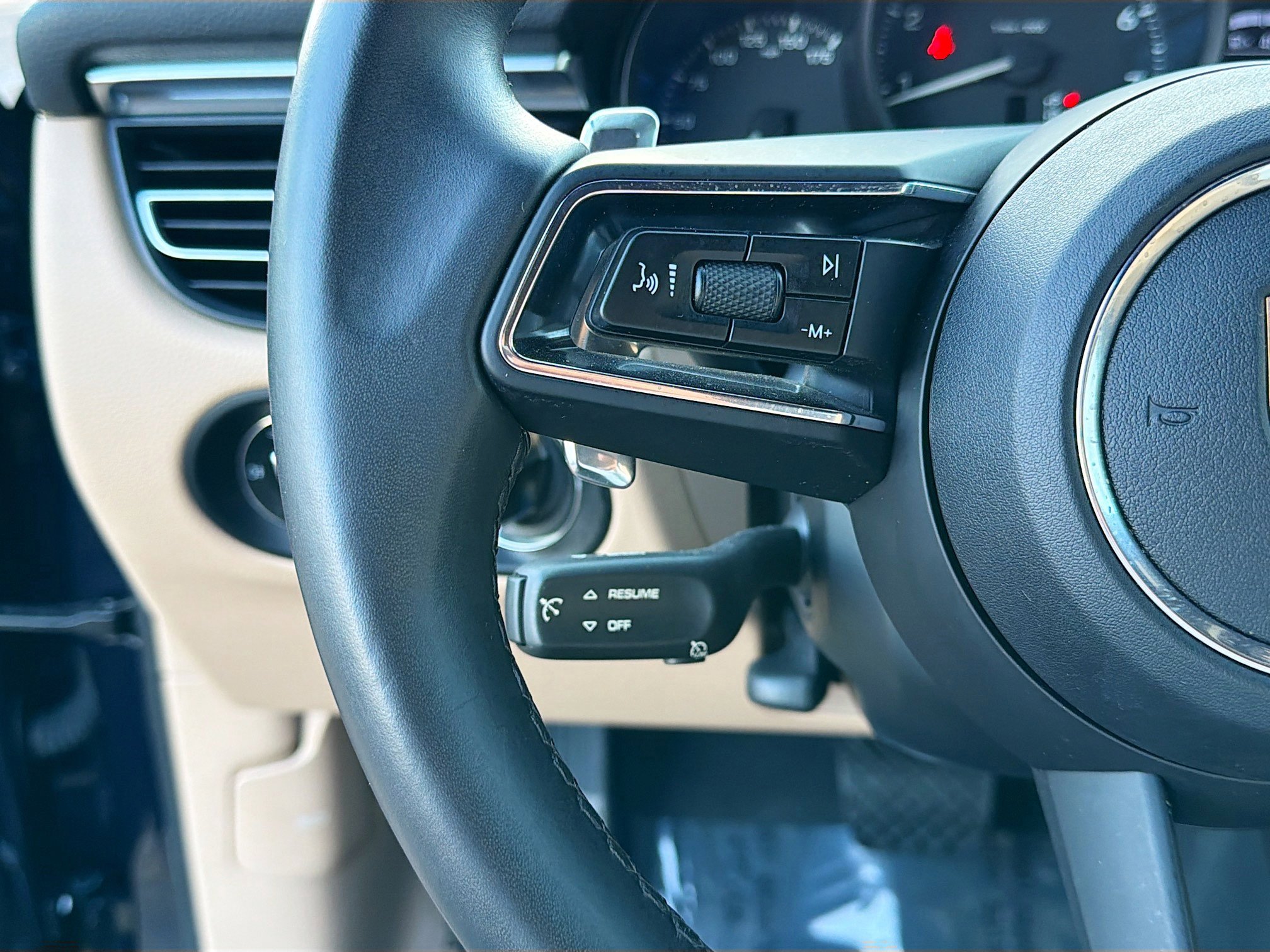 Used 2022 Porsche Macan image 38