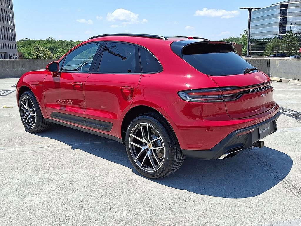 Used 2025 Porsche Macan image 3