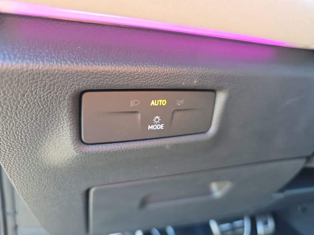 New 2026 Volkswagen Tiguan SE R-Line image 23