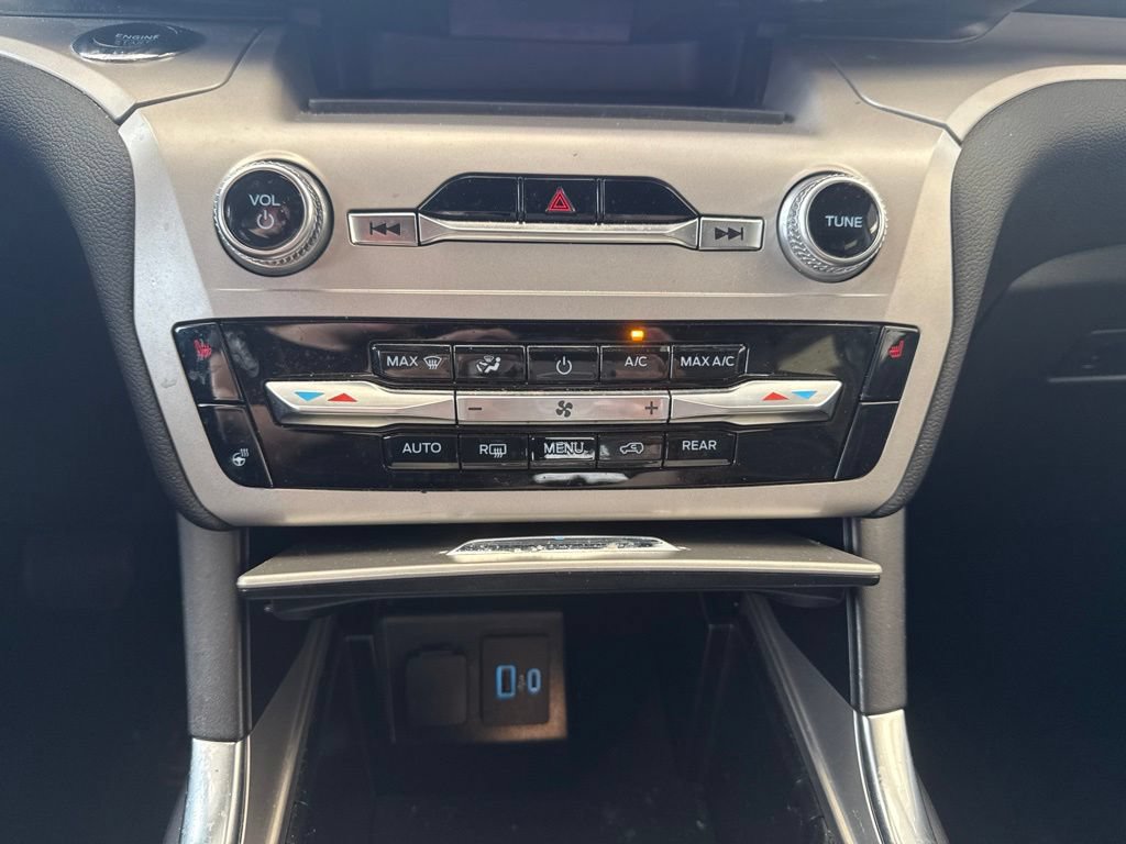 Certified 2023 Ford Explorer XLT w/ Equipment Group 202A AWD/4WD image 25