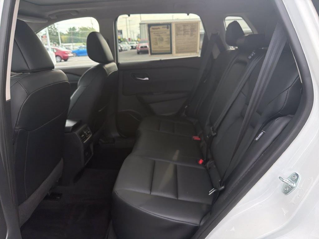 Used 2023 Nissan Rogue SV w/ SV Premium B Package AWD/4WD image 17
