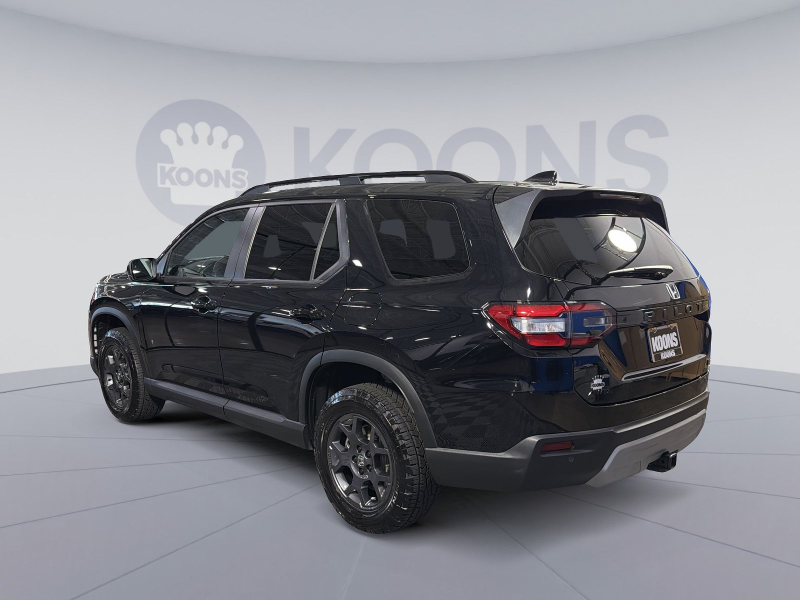 Used 2025 Honda Pilot TrailSport image 4