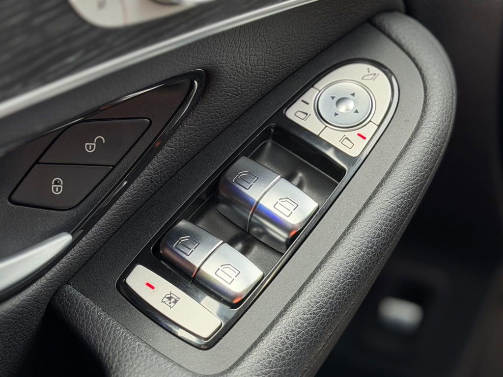 Used 2021 Mercedes-Benz GLC 300 4MATIC image 12