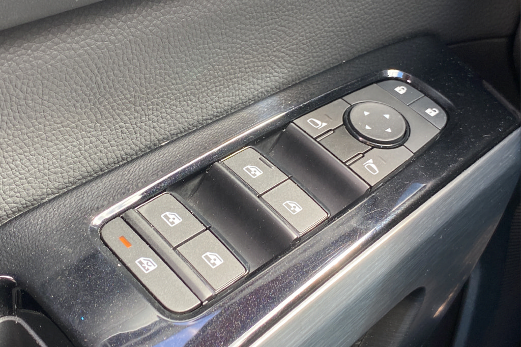 Used 2024 Nissan Pathfinder SL AWD/4WD image 21