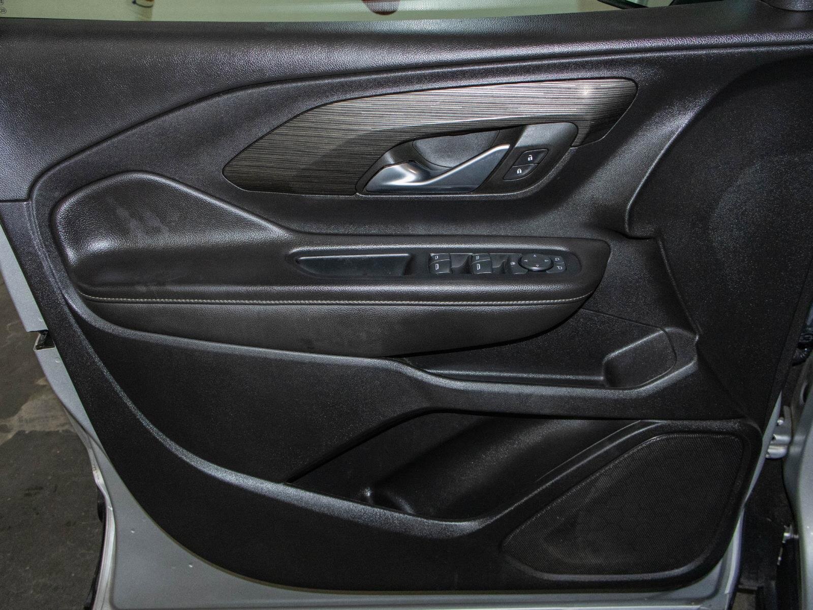 Used 2022 GMC Terrain SLE image 10