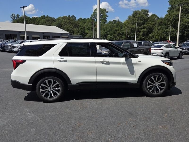 New 2027 Ford Explorer ST-Line w/ Premium Package RWD image 17