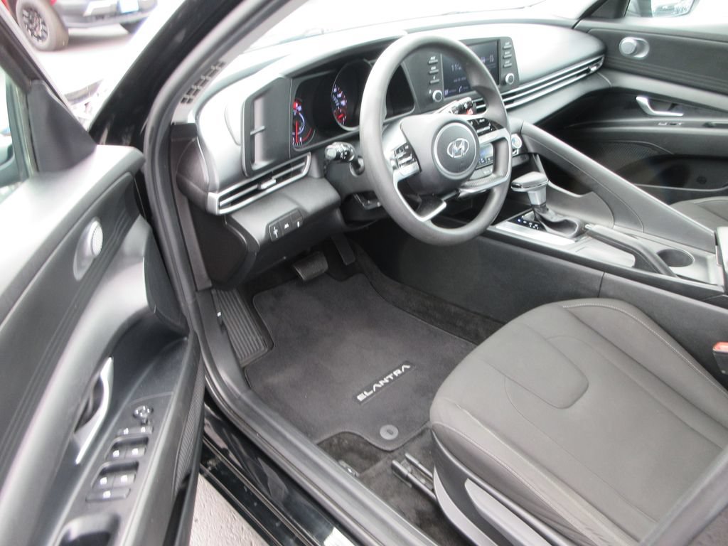 Used 2022 Hyundai Elantra SEL FWD image 11