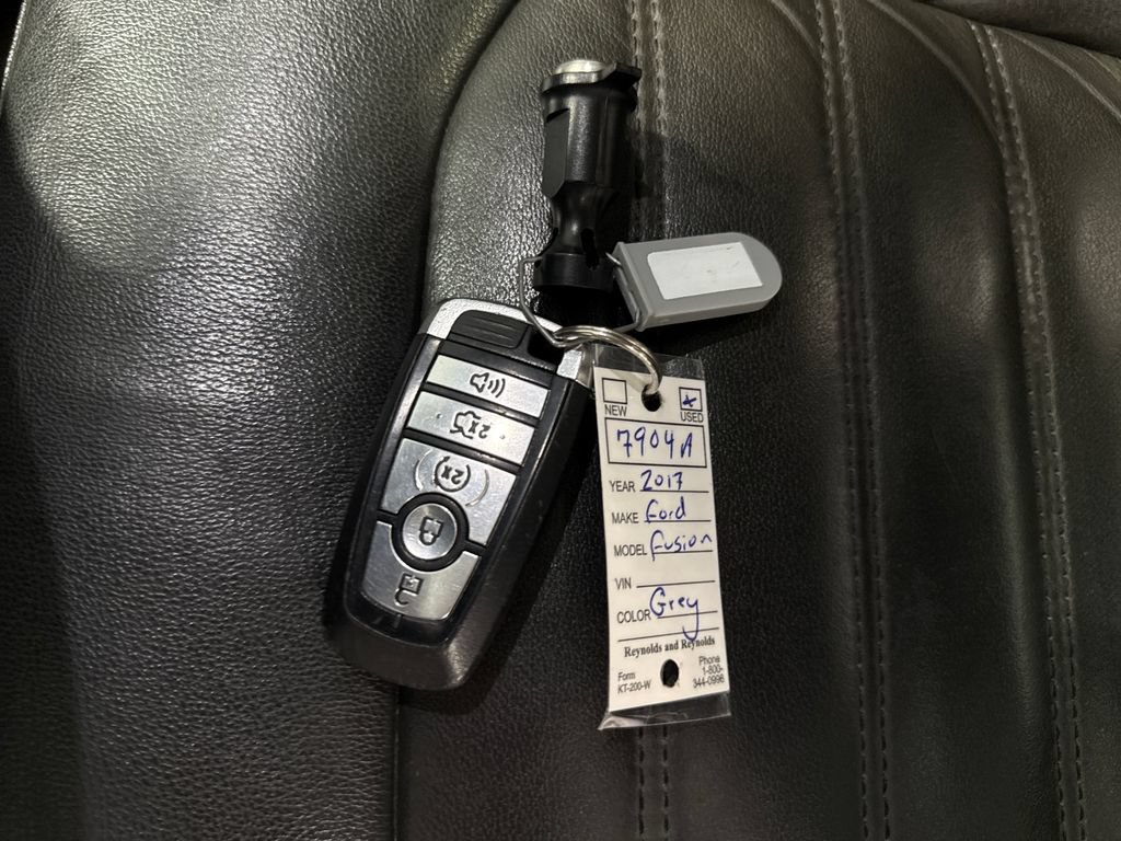 Used 2017 Ford Fusion SE FWD image 24