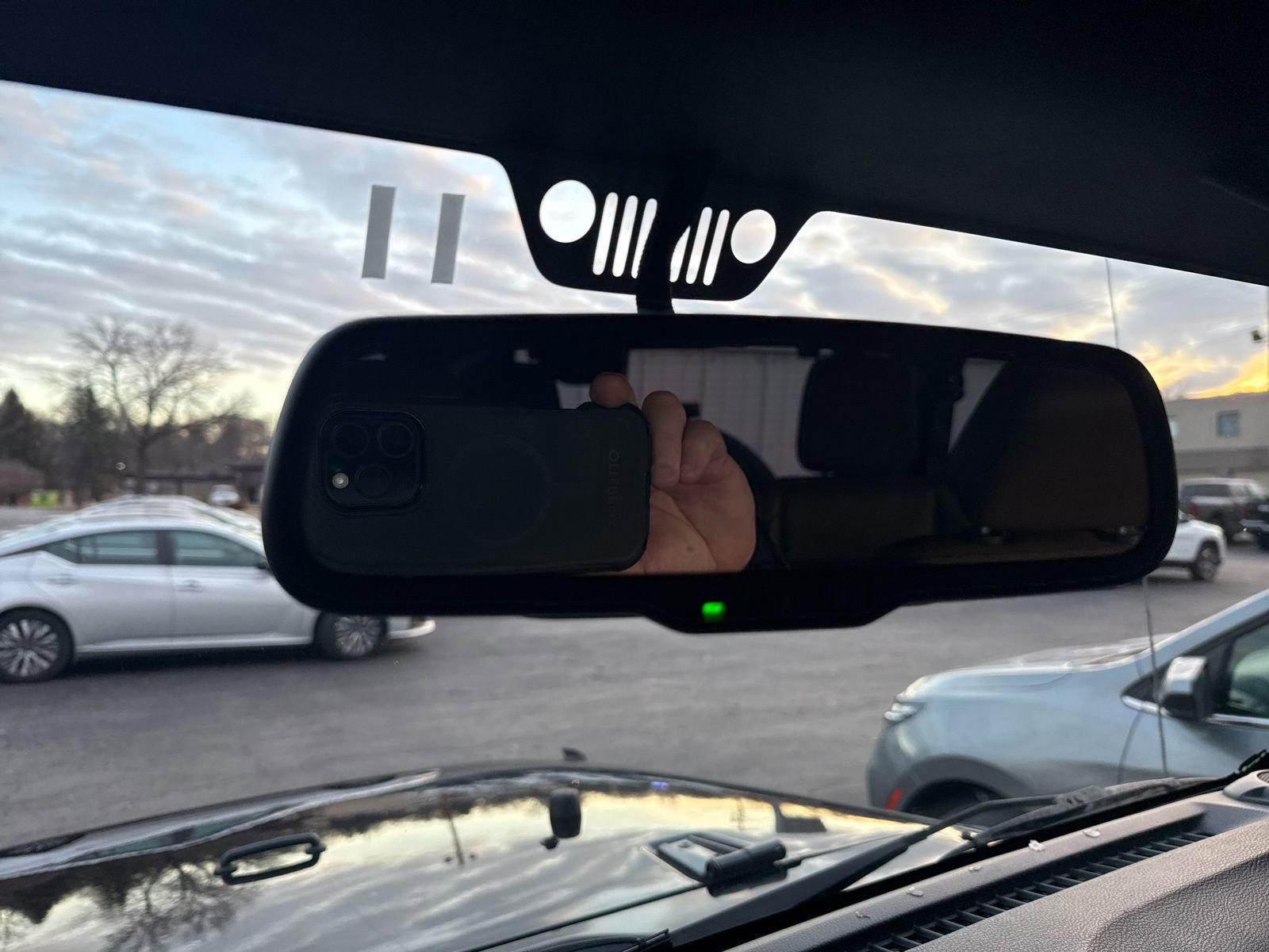 Used 2015 Jeep Wrangler Unlimited Sahara w/ Connectivity Group image 16