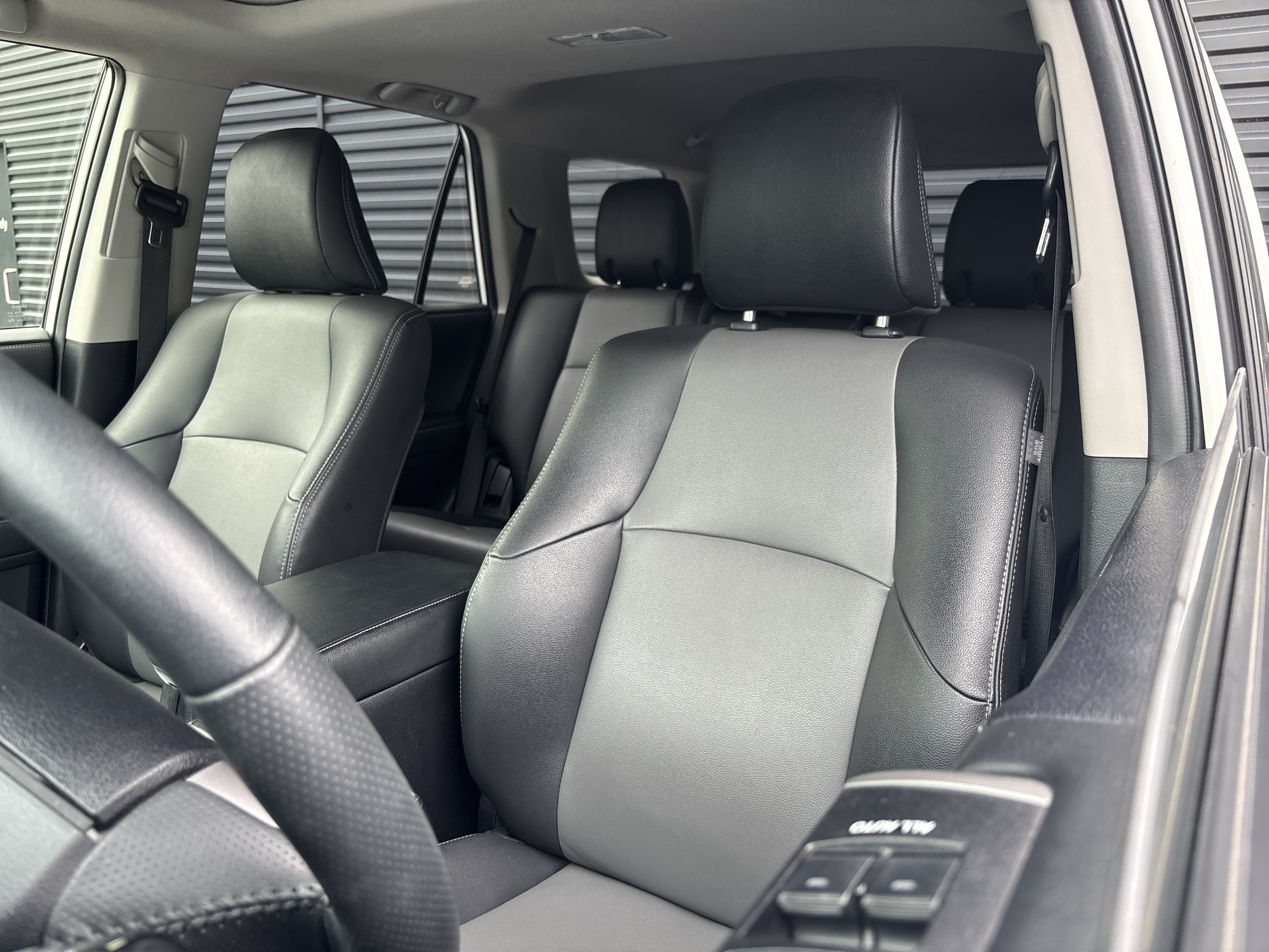 Used 2020 Toyota 4Runner SR5 Premium w/ Moonroof Package AWD/4WD image 26