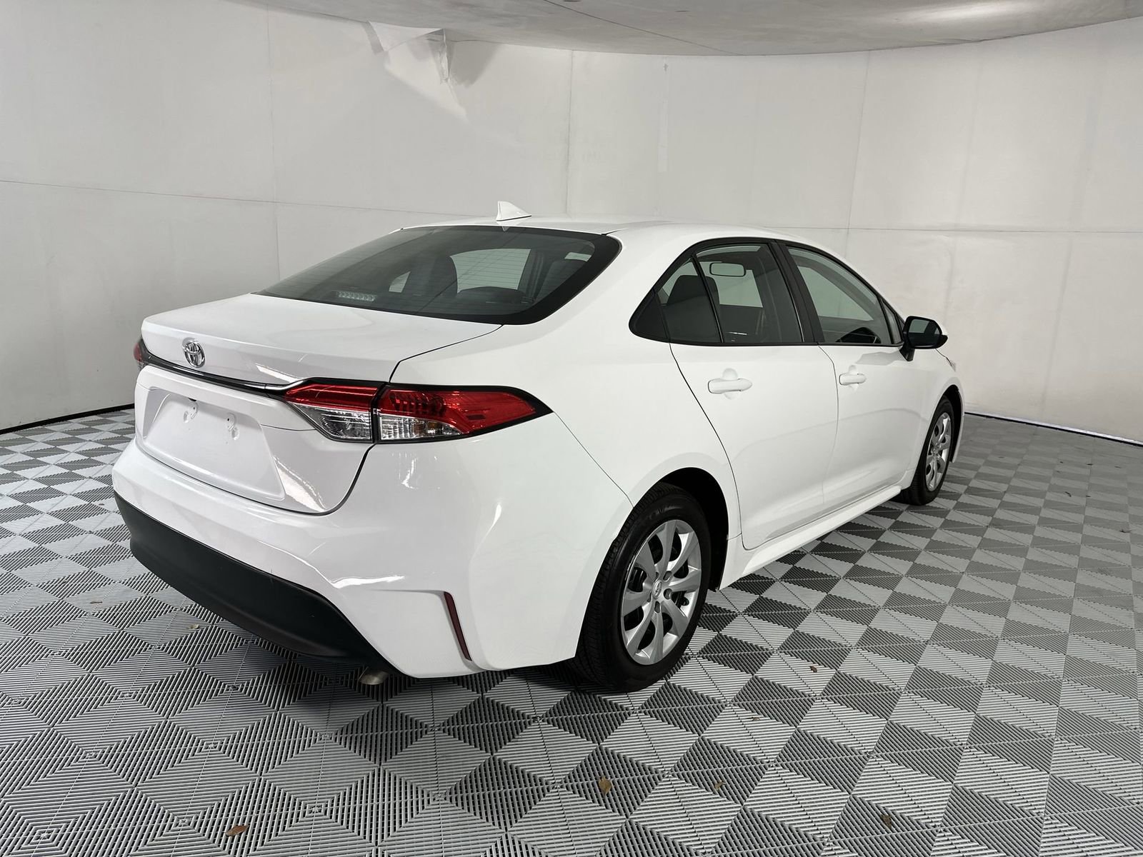Used 2025 Toyota Corolla LE FWD image 8