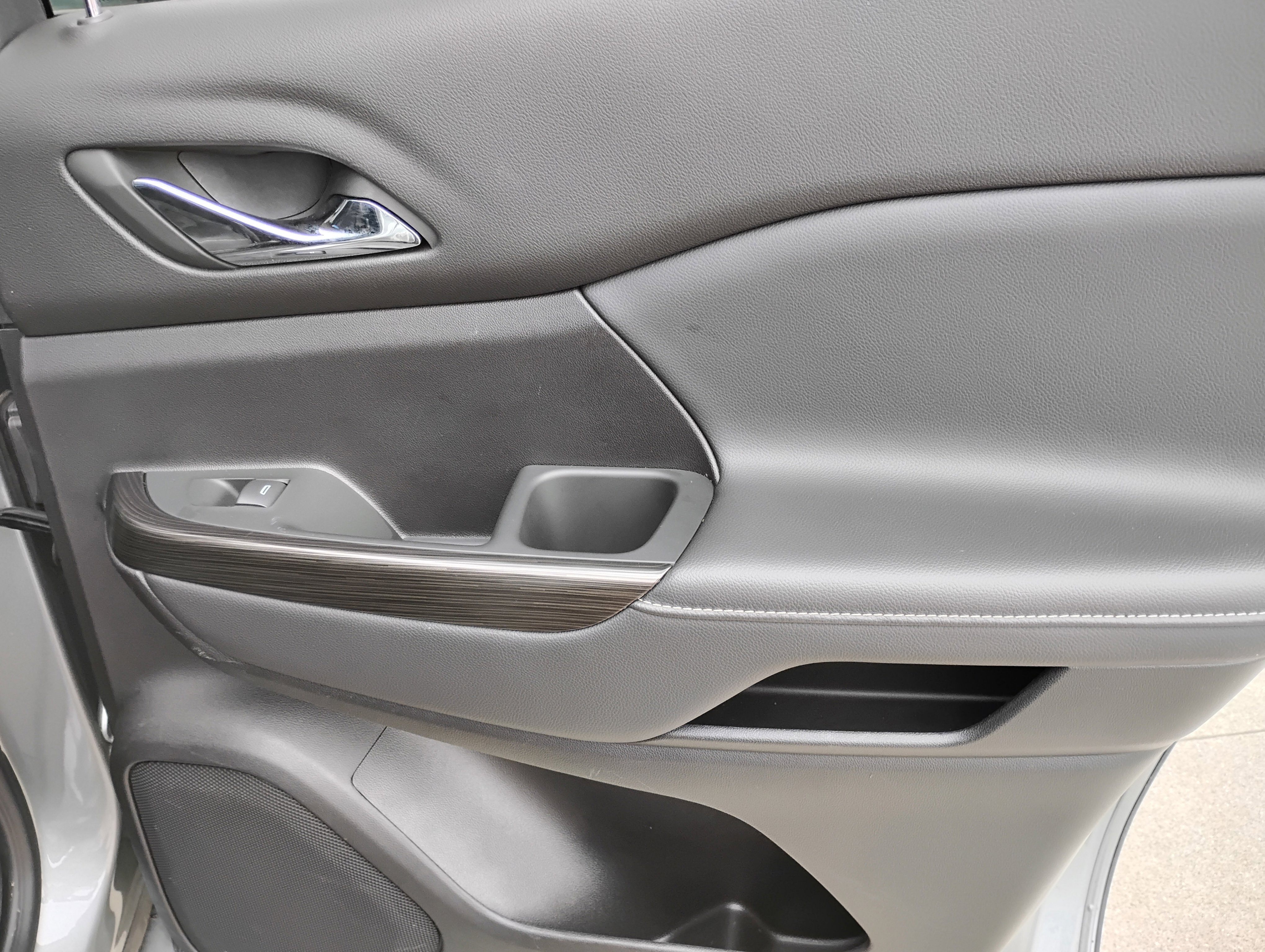 Used 2023 GMC Acadia SLT image 21