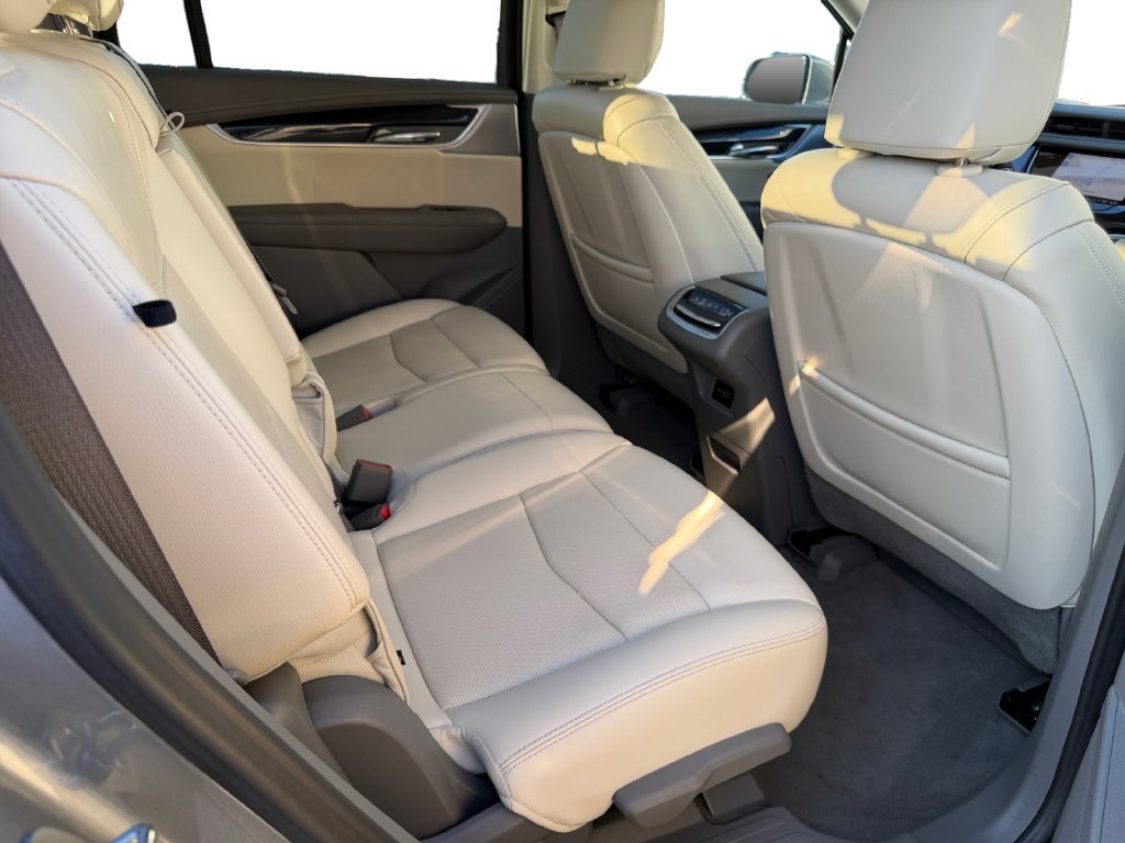 Used 2024 Cadillac XT6 Premium Luxury AWD/4WD image 9