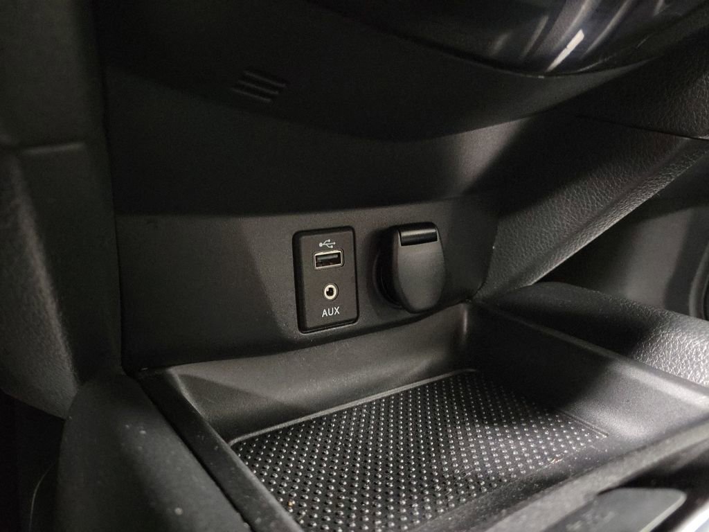 Used 2017 Nissan Rogue SV image 18