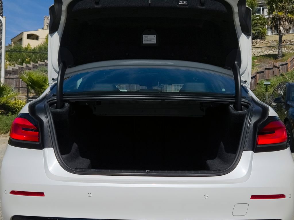 Used 2023 BMW 540i w/ Executive Package image 21