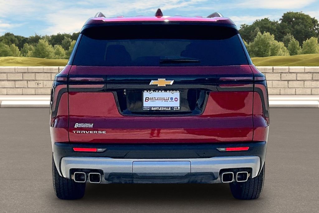Used 2025 Chevrolet Traverse LT image 4