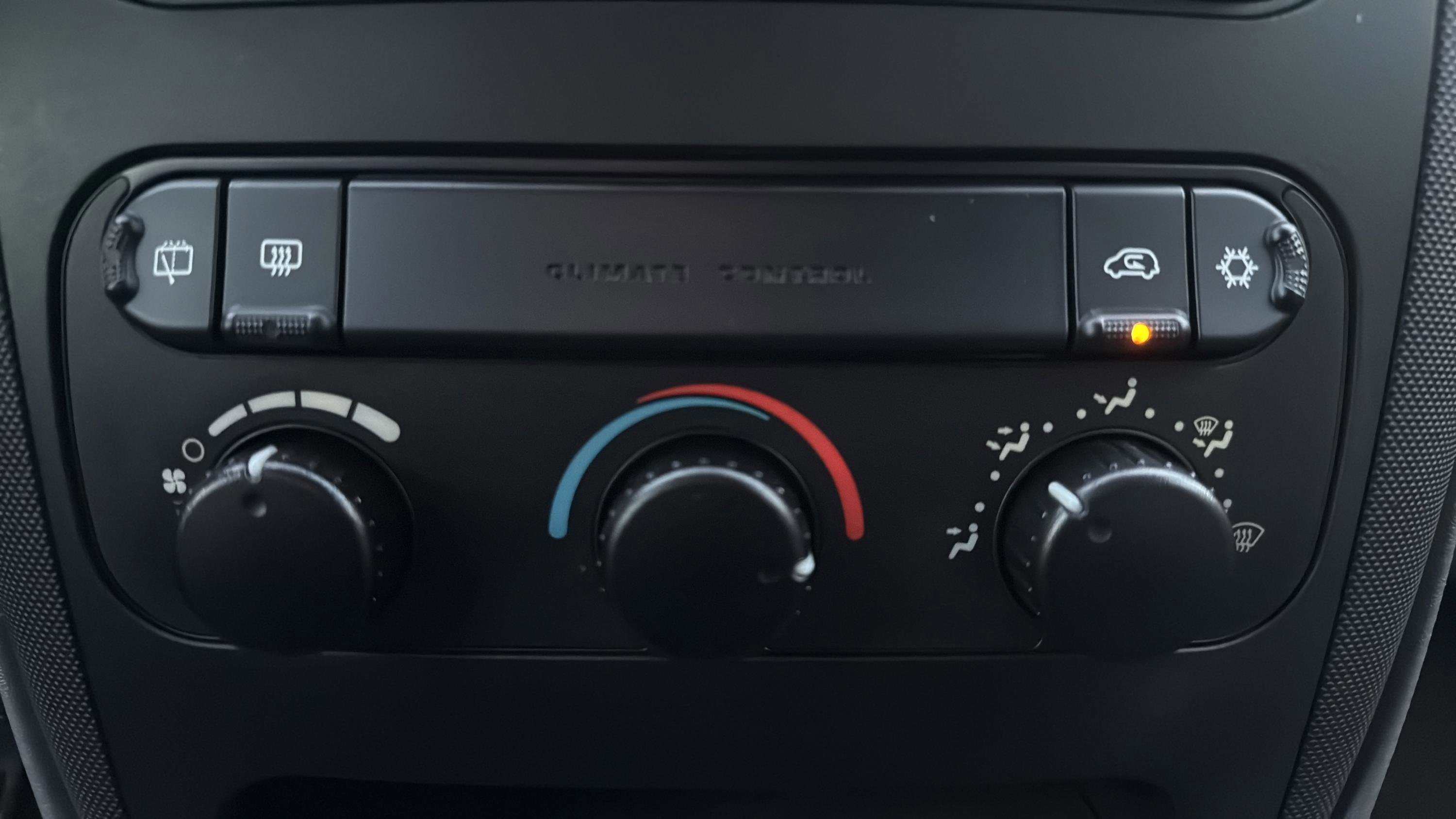 Used 2005 Dodge Grand Caravan SE image 19