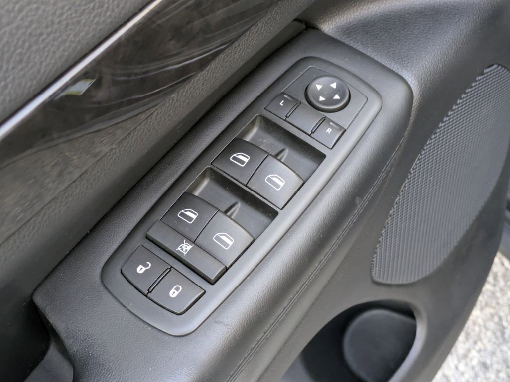 Used 2011 Jeep Grand Cherokee Laredo AWD/4WD image 10