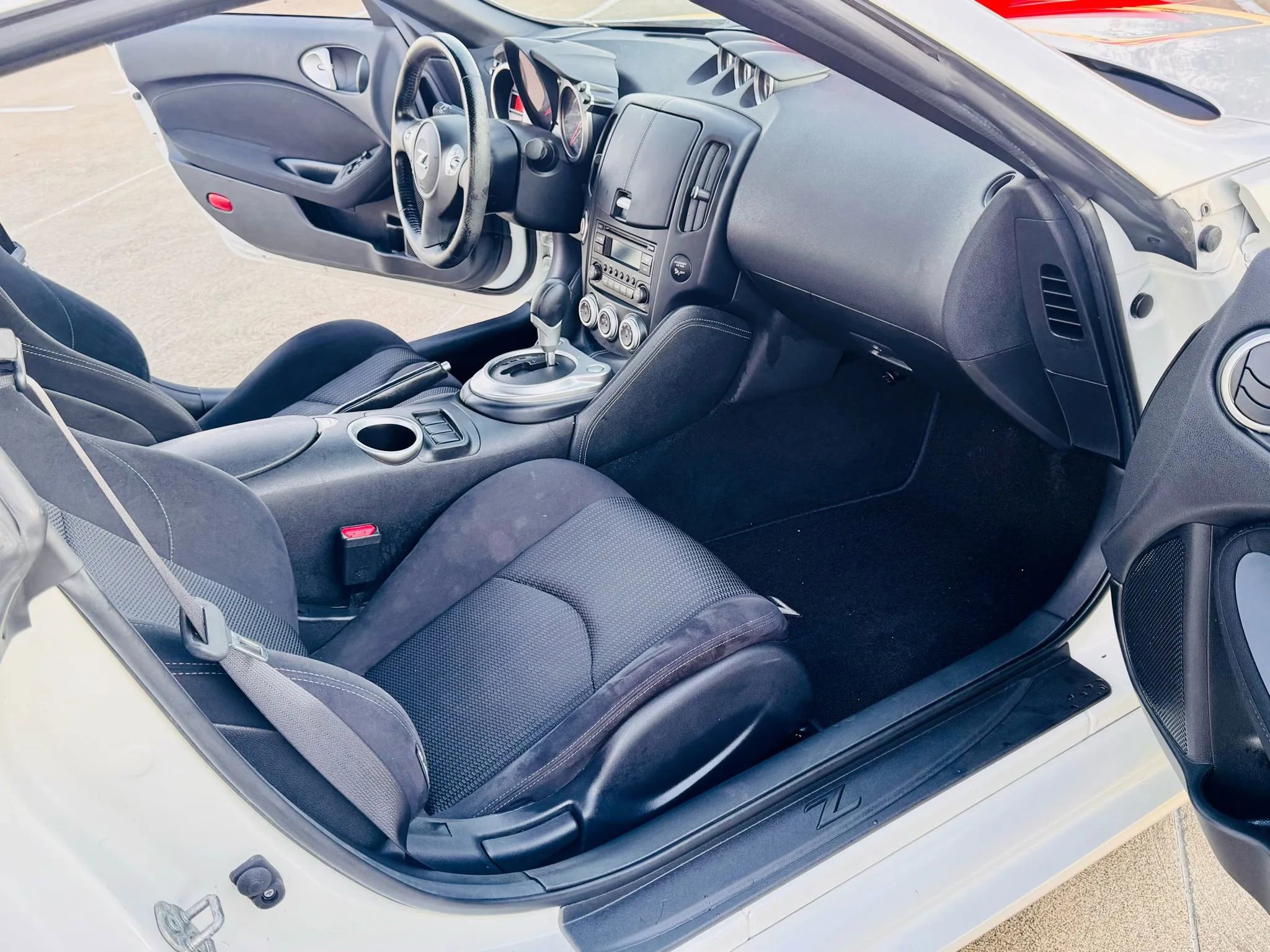 Used 2017 Nissan 370Z Touring image 44