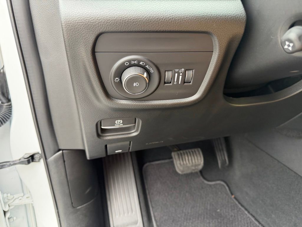 Used 2024 Jeep Grand Cherokee L Summit AWD/4WD image 17