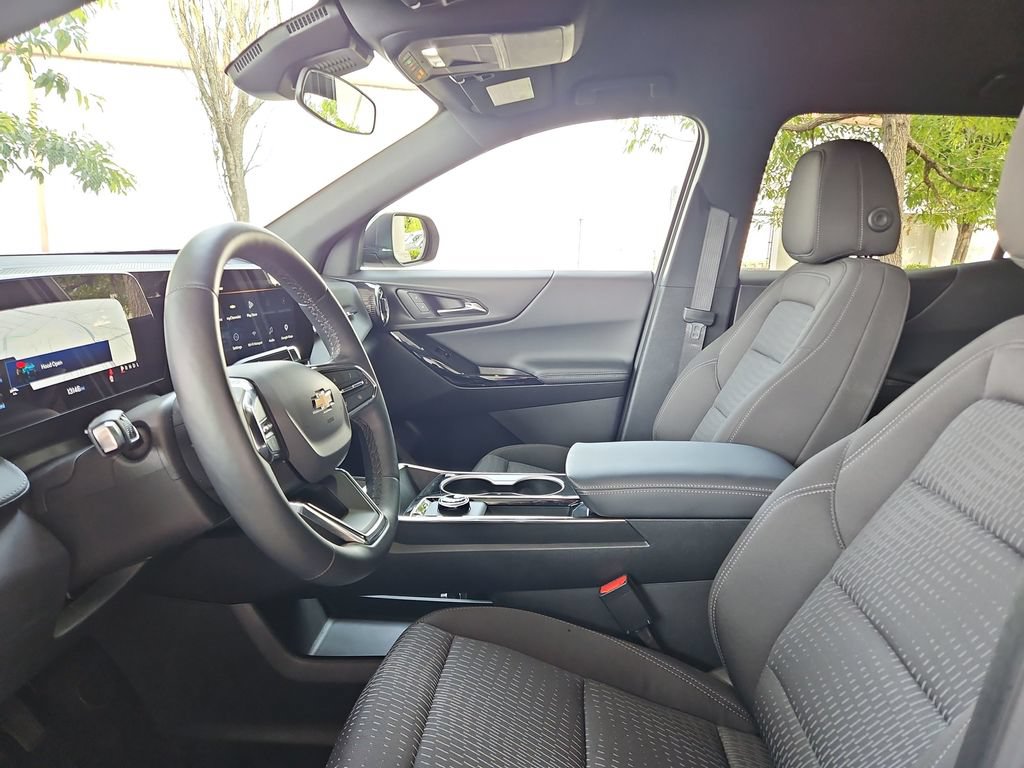 Used 2026 Chevrolet Equinox LT FWD image 23