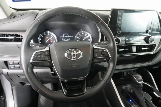 Used 2021 Toyota Highlander XLE image 23