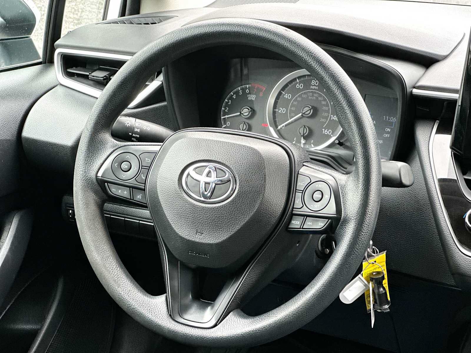 Used 2022 Toyota Corolla LE FWD image 27