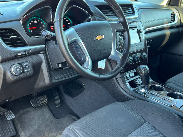 Used 2017 Chevrolet Traverse LT w/ Style and Technology Package FWD image 17