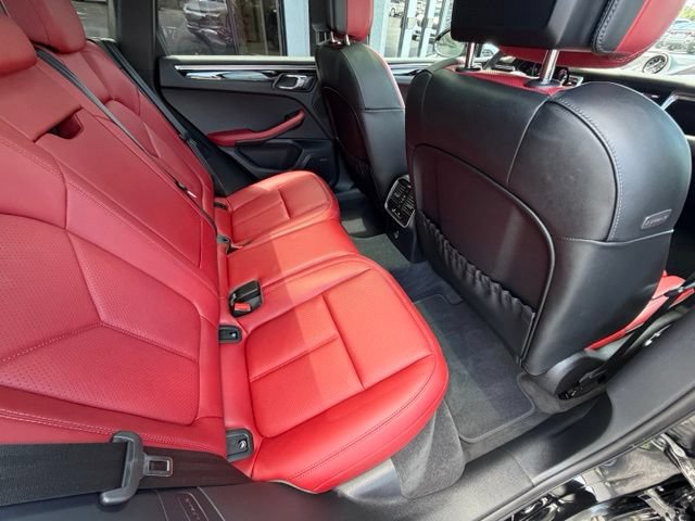 Used 2026 Porsche Macan AWD/4WD image 21