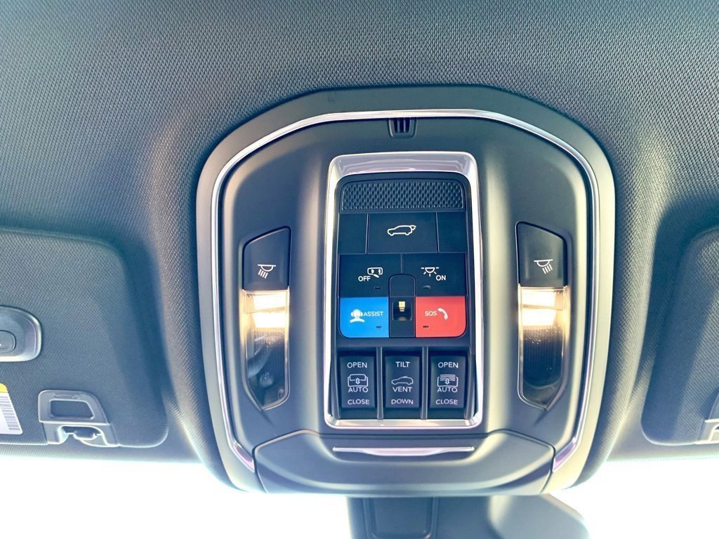 Used 2025 Jeep Grand Cherokee Limited image 43