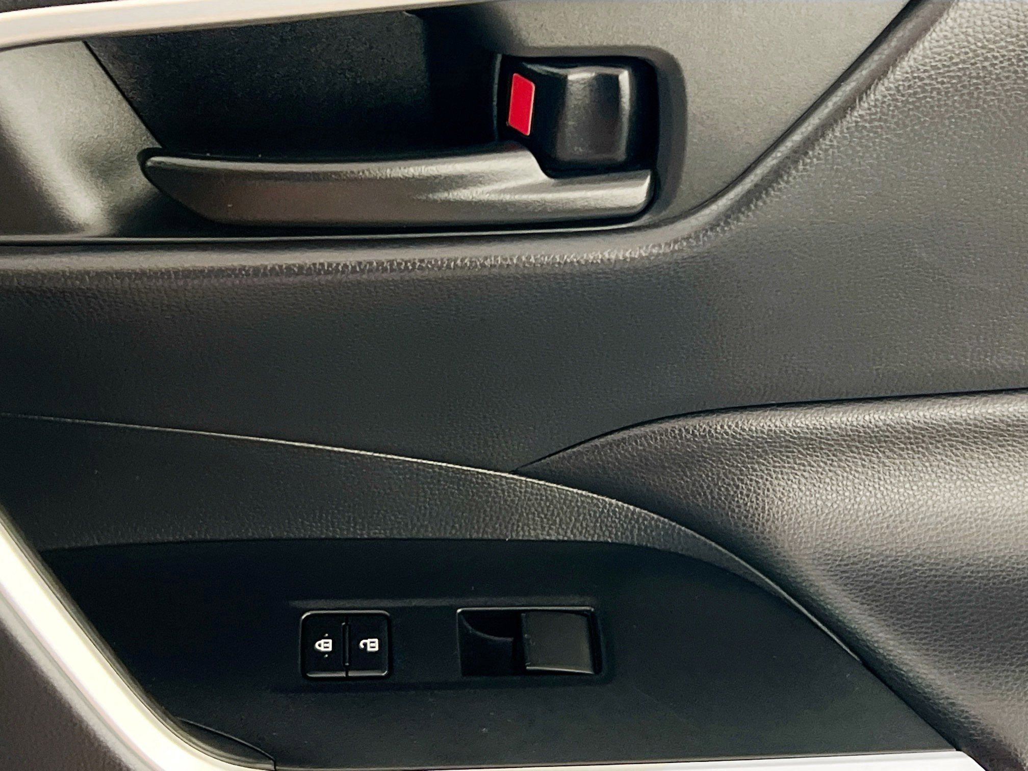 Used 2019 Toyota RAV4 LE FWD image 31